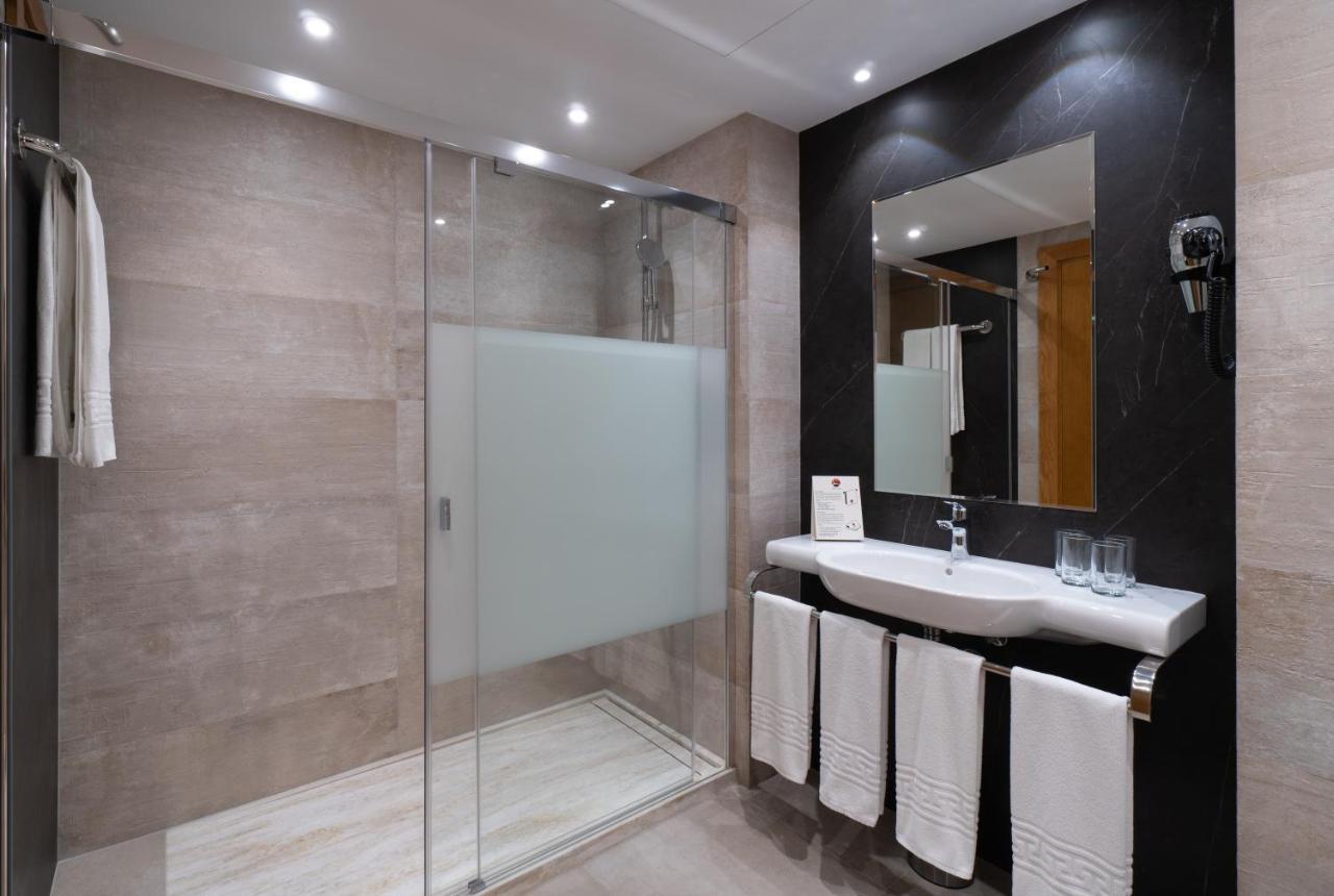 Hotel Apartamentos Bajondillo Torremolinos Ngoại thất bức ảnh Bathroom