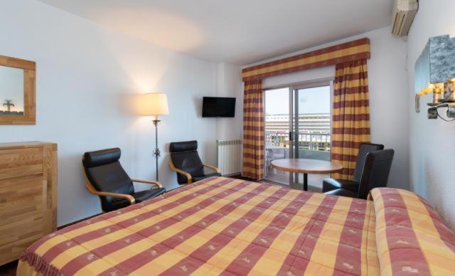 Hotel Apartamentos Bajondillo Torremolinos Ngoại thất bức ảnh Room at the hotel