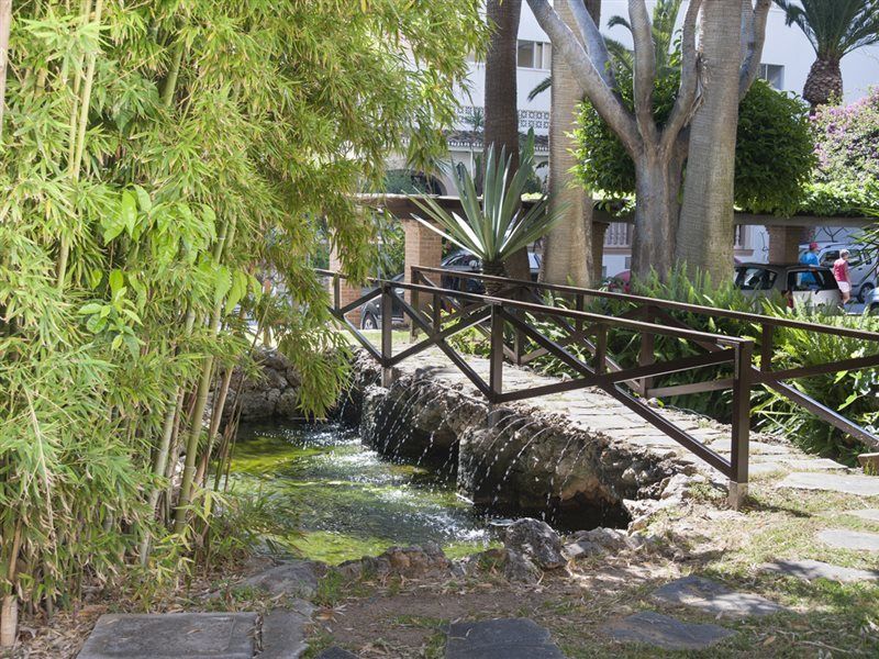 Hotel Apartamentos Bajondillo Torremolinos Ngoại thất bức ảnh The fountain of the old town