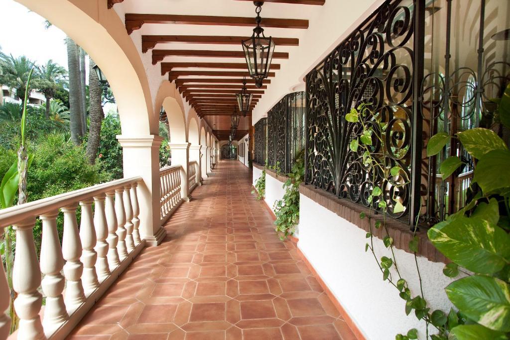 Hotel Apartamentos Bajondillo Torremolinos Ngoại thất bức ảnh Casa de Piedra