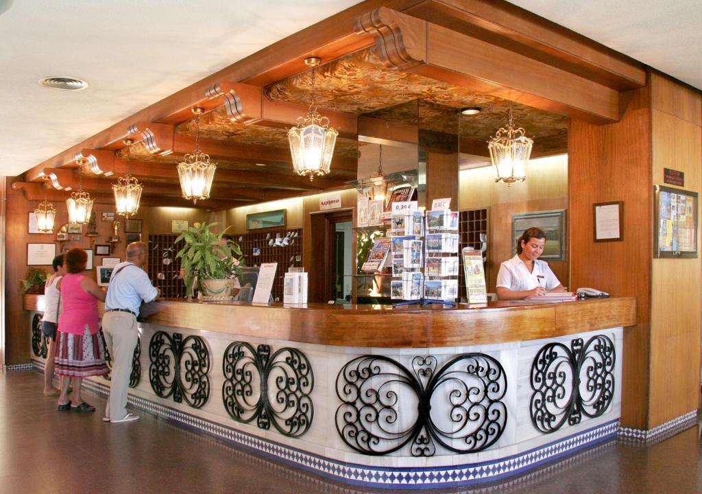 Hotel Apartamentos Bajondillo Torremolinos Nhà hàng bức ảnh Reception desk