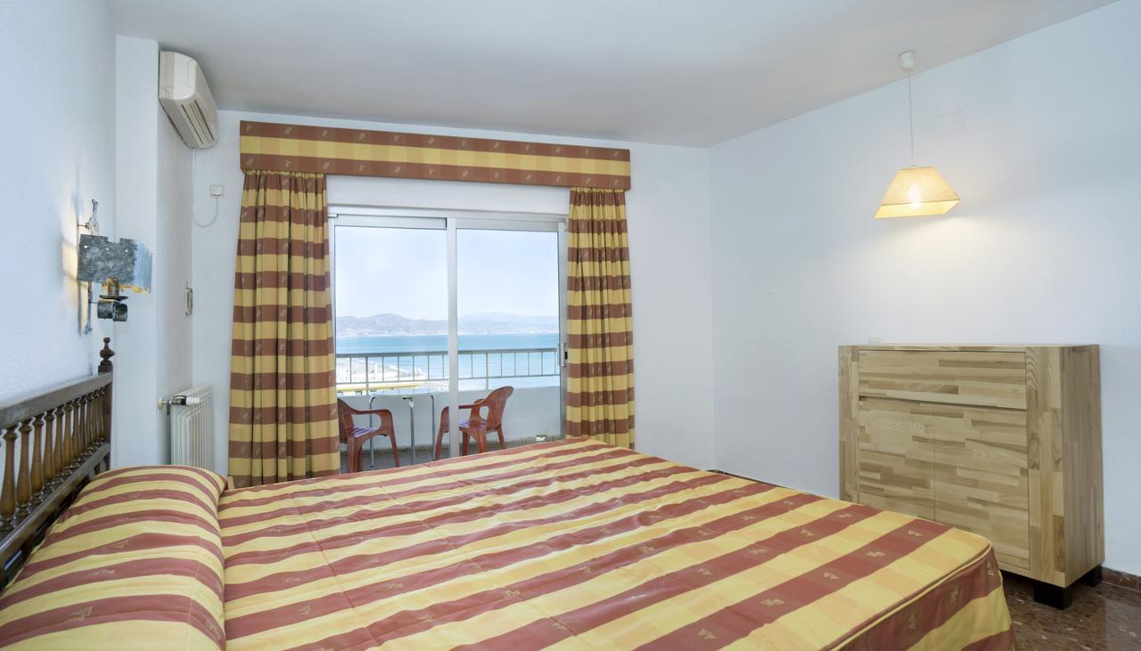 Hotel Apartamentos Bajondillo Torremolinos Ngoại thất bức ảnh Bedroom with sea view