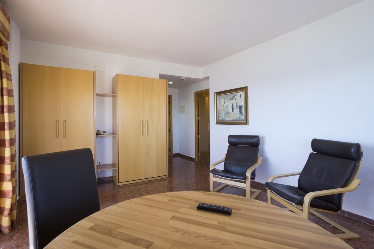 Hotel Apartamentos Bajondillo Torremolinos Ngoại thất bức ảnh Interior of a room