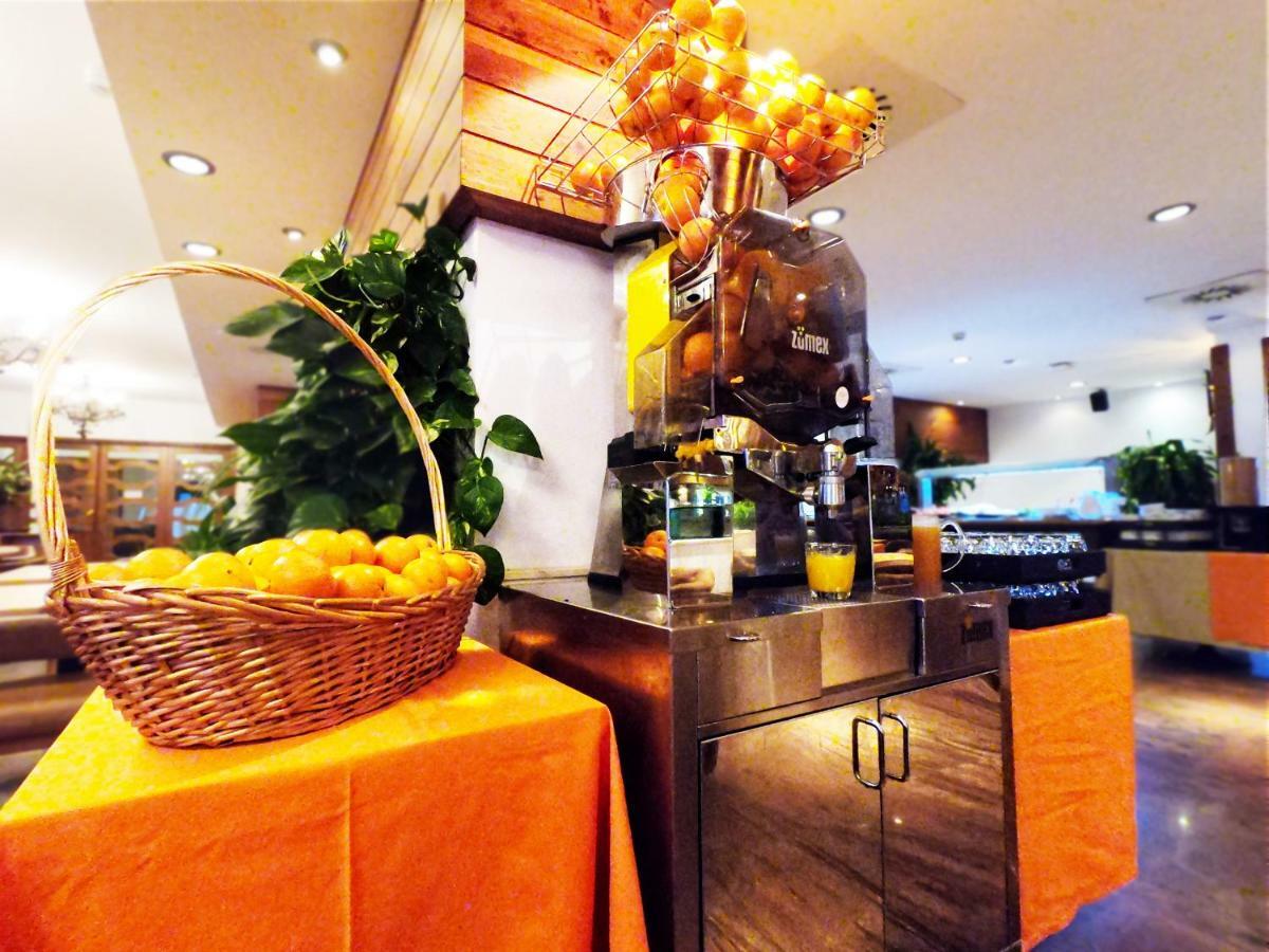 Hotel Apartamentos Bajondillo Torremolinos Ngoại thất bức ảnh "Orange juice is good for health"