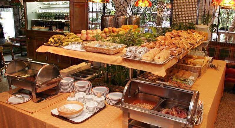 Hotel Apartamentos Bajondillo Torremolinos Ngoại thất bức ảnh Breakfast buffet